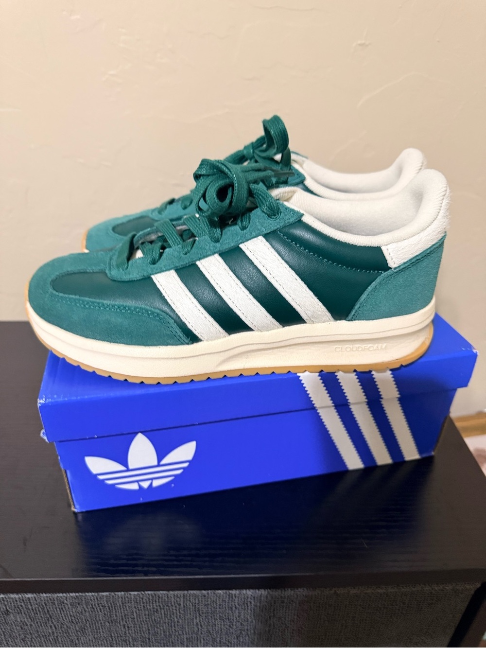 adidas Women’s Teal and White Classic Trainer Sneakers NWOT